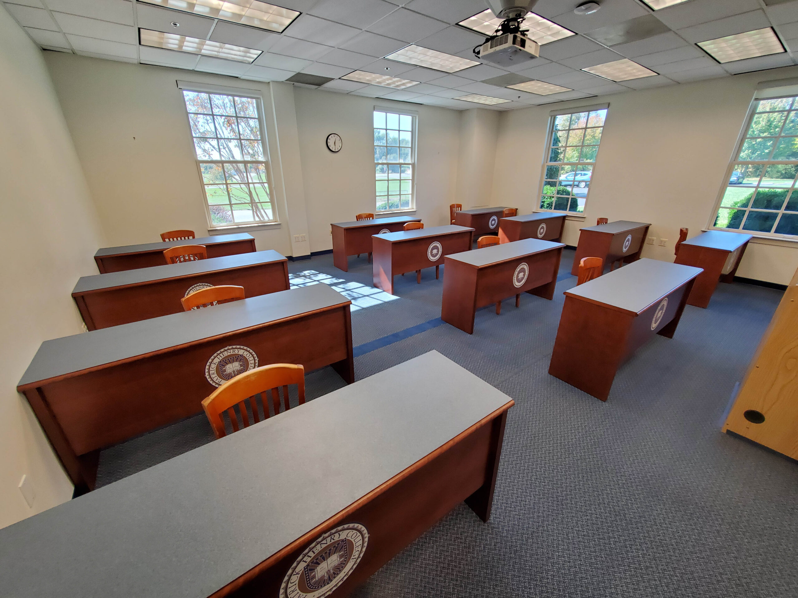 Patrick Henry College 01 Patrick Henry Modular Desk Tables