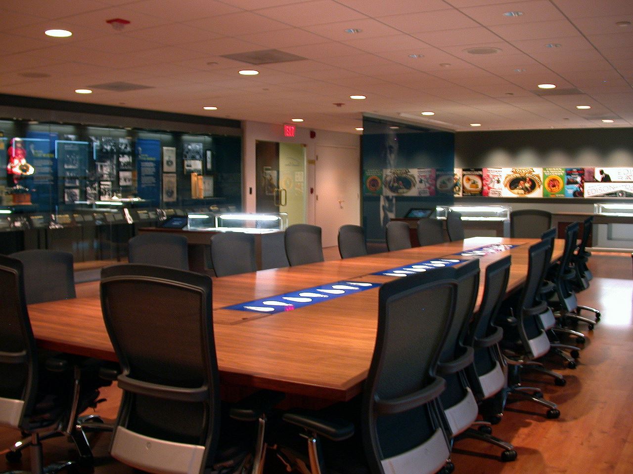 BoardroomTable_Keystone_Edison_4
